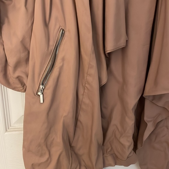 Long asymmetrical light topcoat - Picture 4 of 5